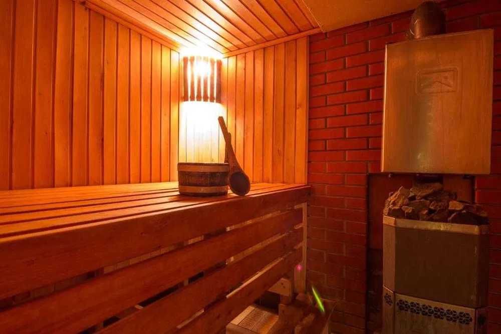 Будинок подобово з басейном та сауною у Гатному МТеремки.