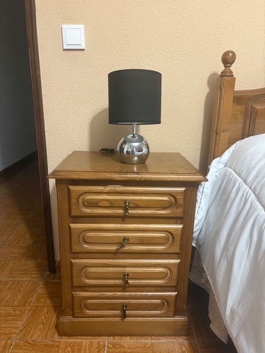 Quarto completo em Madeira