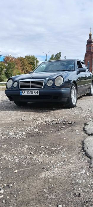 Автомобіль mersedes