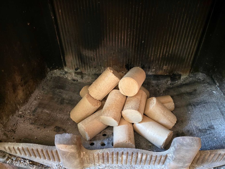 Brykiet drzewny dębowy liściasty walec 50mm opał w workach po 20kg