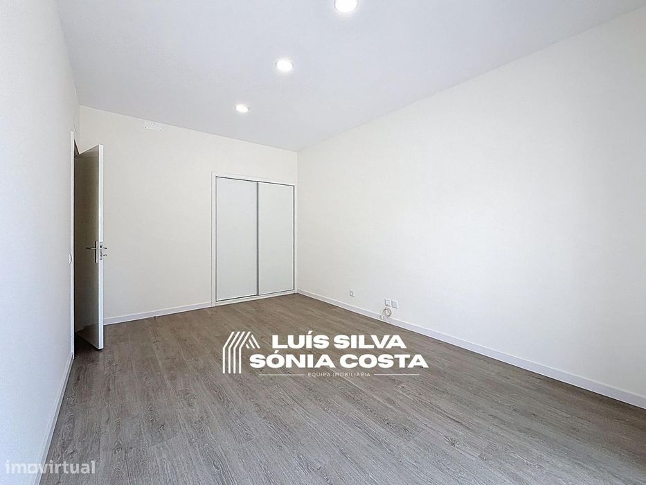 Apartamento T4 Totalmente Remodelado com 2 Varandas e Elevador –...