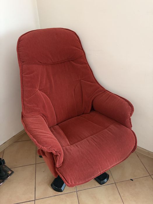 Czerowny rozkladany fotel