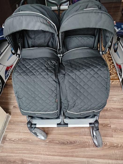 Коляска для двійні