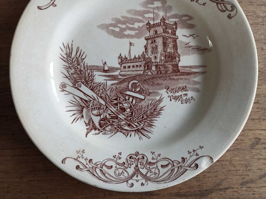 Antigo prato em faiança Massarelos "Torre de Belém"