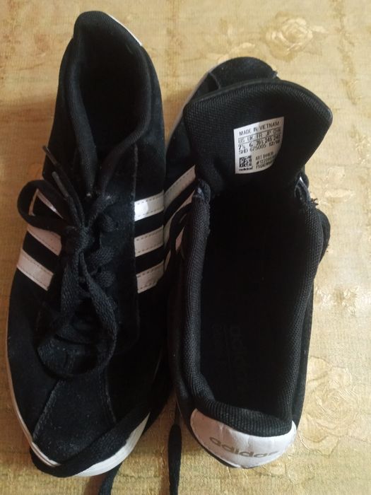 Продам кросівки  замшеві