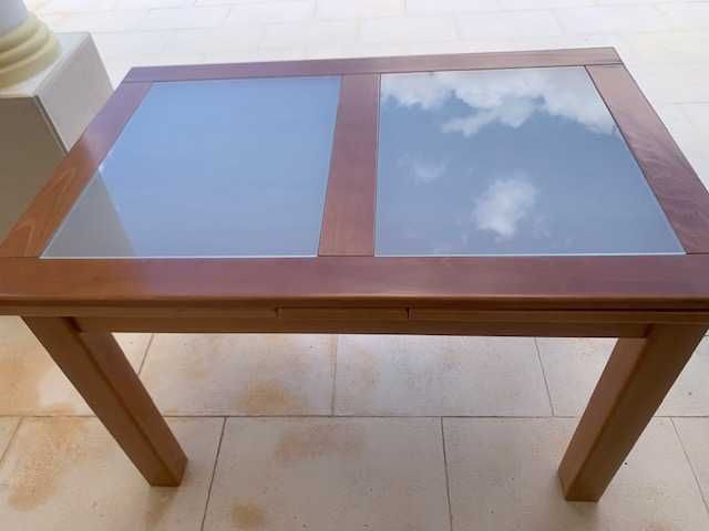 Mesa extensível de madeira e vidro de cozinha ou sala