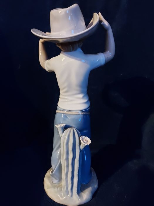 Nao by Lladro duża porcelanowa figurka chłopca Cowboy