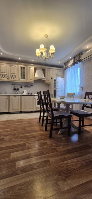 Продам 3-х комнатную, ул.Парковая,70м2, этаж газ