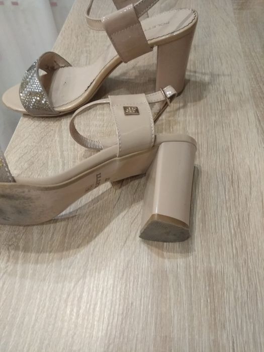 Босоножки женские