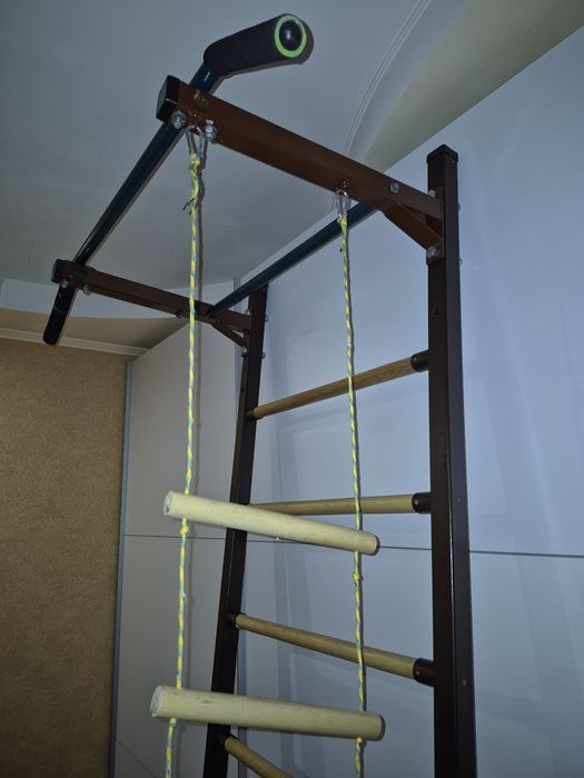 Шведская стенка - лестница, турник