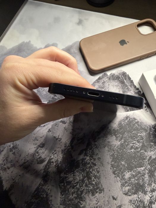 Телефон Iphone 12 Black 128 гб + чехол