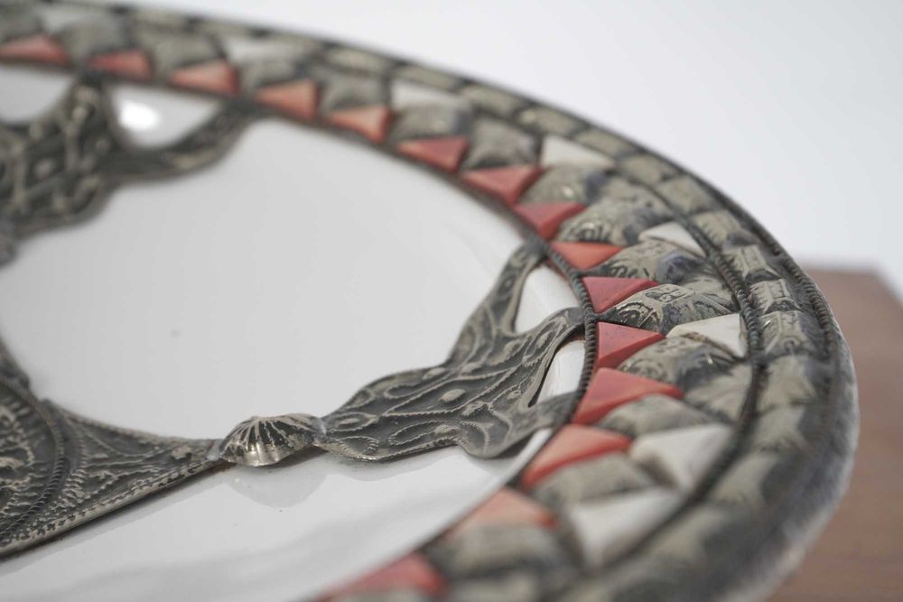 Vários pratos decorativos