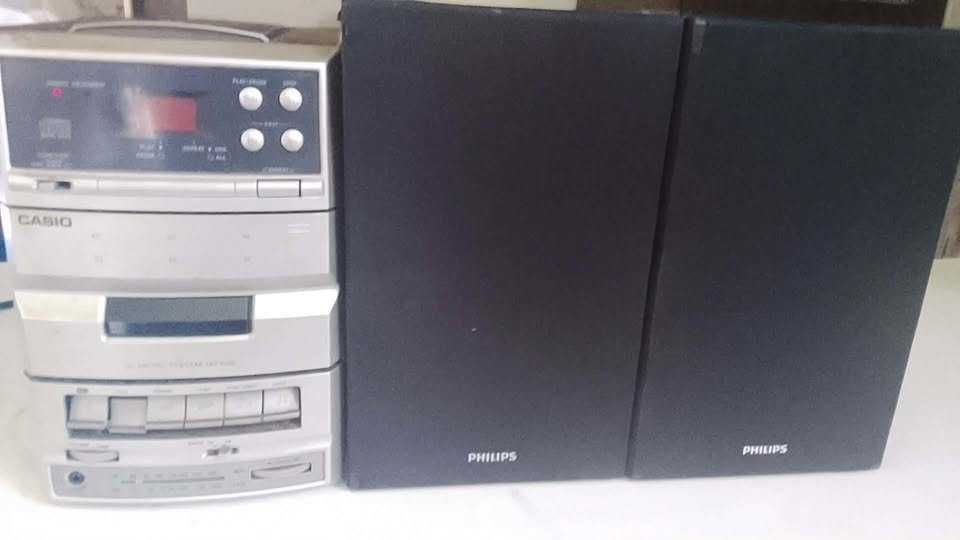 vendo um radio cd cassete  tudo a focionar