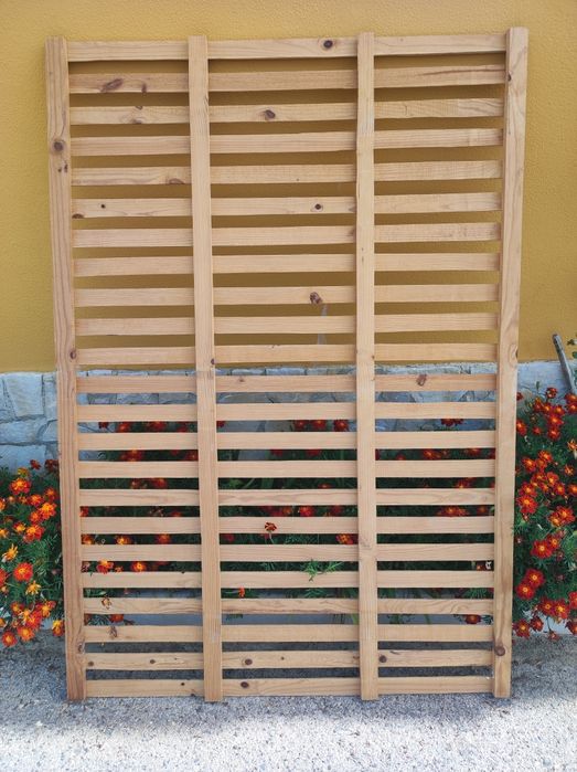 Conjunto cama + 2 mesas cabeceira + cómoda + espelho + secretária