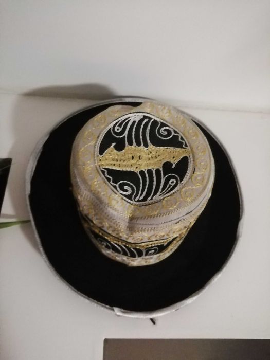 Damski kapelusz kowbojski modne wzory stan b. dobry