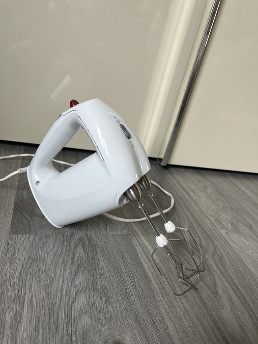 Кухонний міксер Philips HP. 1570/71