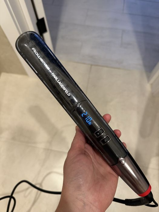 Вирівнювач для волосся Rowenta x Karl Lagerfeld K/Pro Stylist Straightener з дисплеєм, чорний