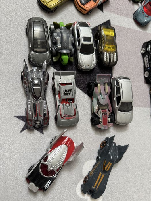 по 10 шт Hot Wheels машинкі