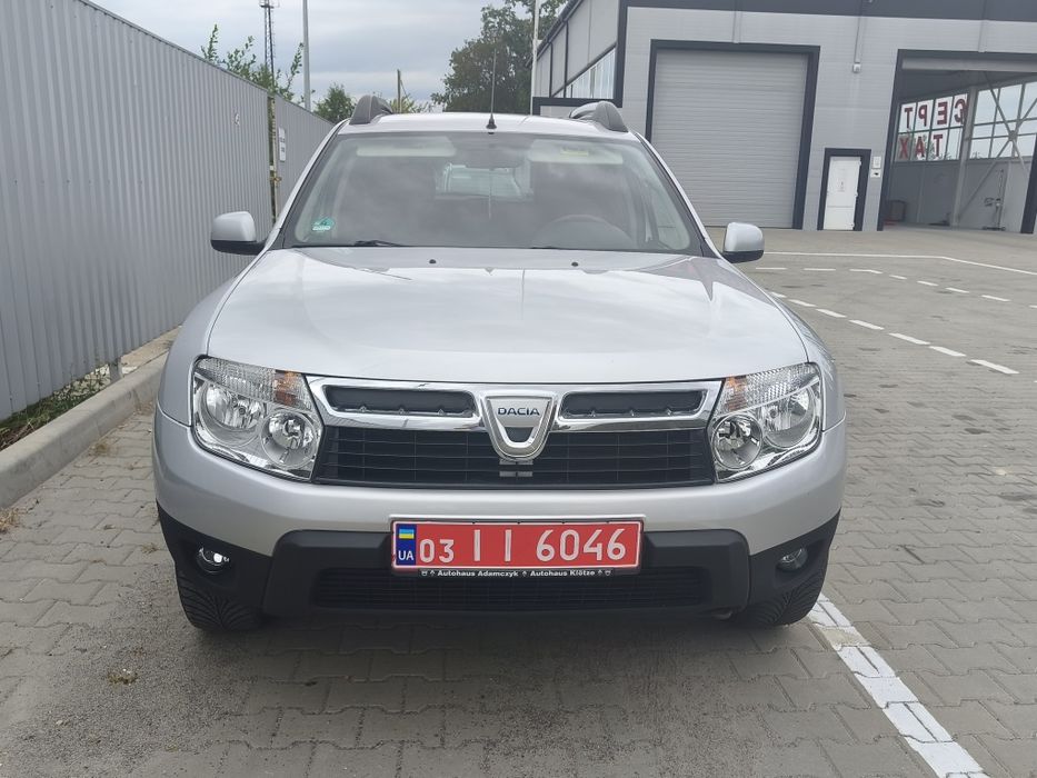 Dacia Duster 2011 1.6 бензин