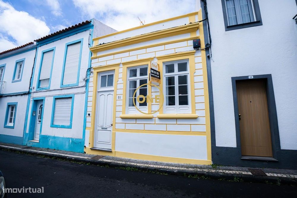 Moradia no centro de Ponta Delgada totalmente renovada