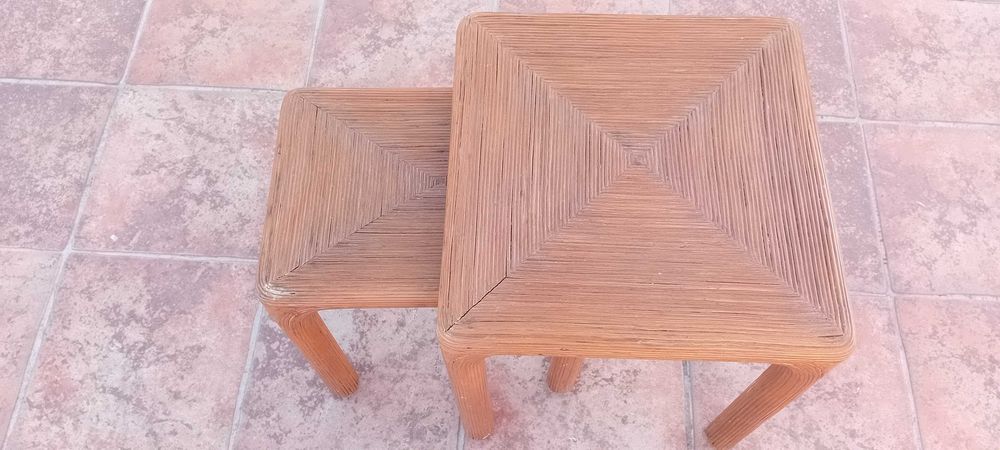 Duas Mesas Vintage revestidas a junco