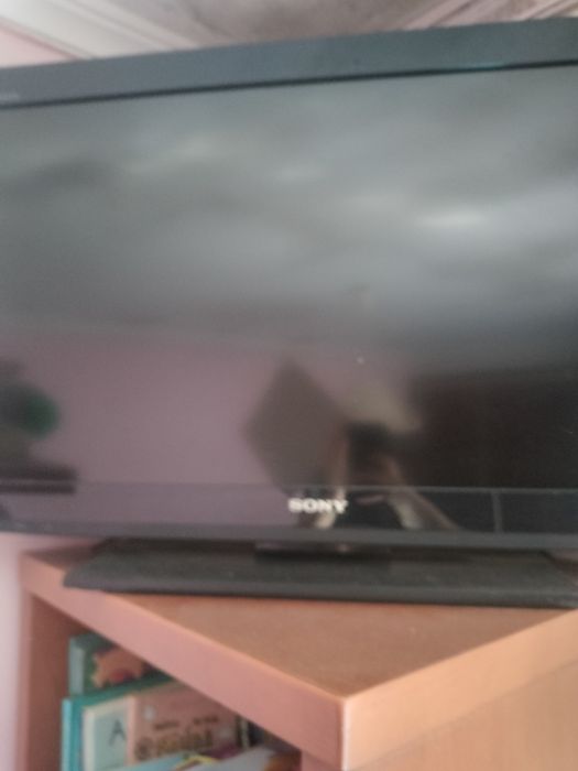 Vendo televisão Sony a funcionar