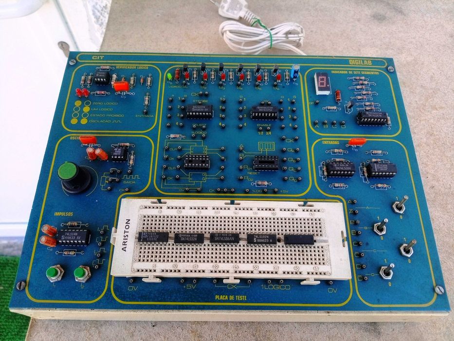 Mesa de testes breadboard
