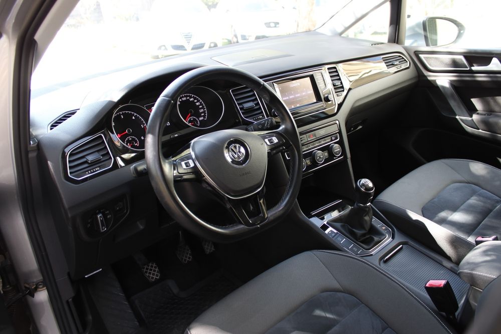 Volkswagen Golf 7 VII Sportsvan 1.6 TDI R-Line 110CV (195€/Mês)