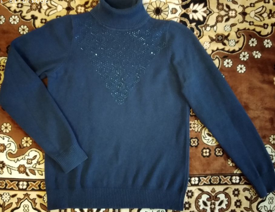 Продам свитерочки, в отличном состоянии.