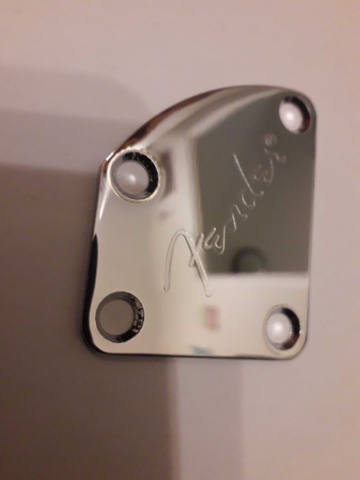 Płytka, neck plate do  gryfu gitary z logo Fender