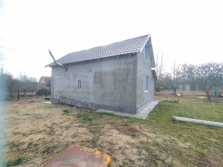 Продаж будинку біля магазину Сім'я