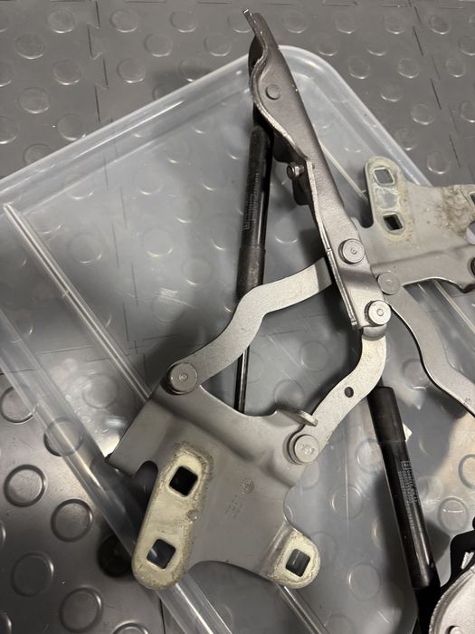 Alfa Romeo Stelvio zawiasy maski komplet Lewy prawy