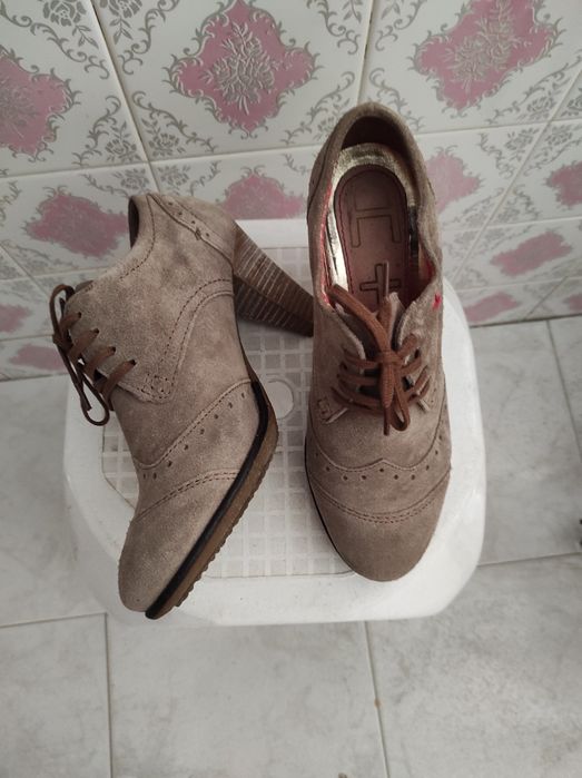 Sapatos beje número 37