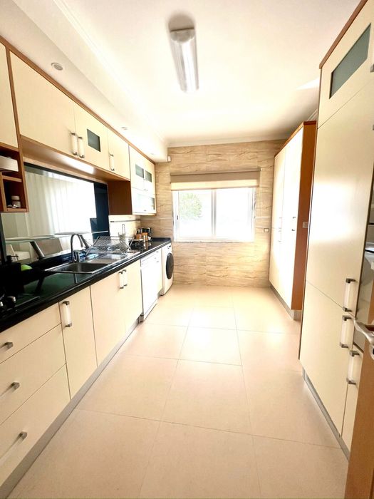 Casa T1 para Alugar em A-da-Beja / Amadora / Lisboa