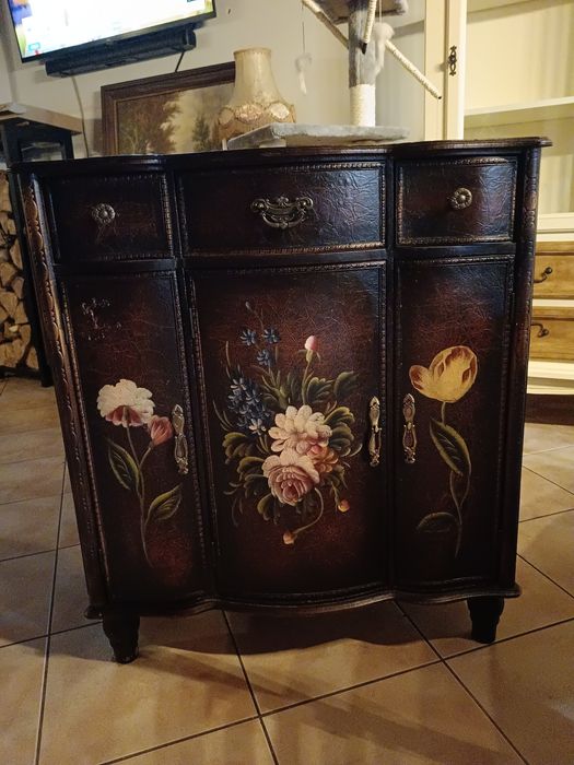 Komoda rzeźbiona kwiaty