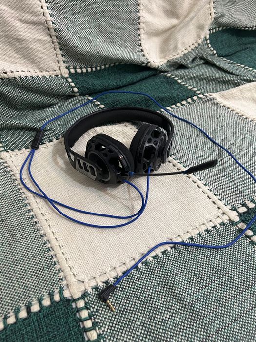 Auscultadores com microfone.