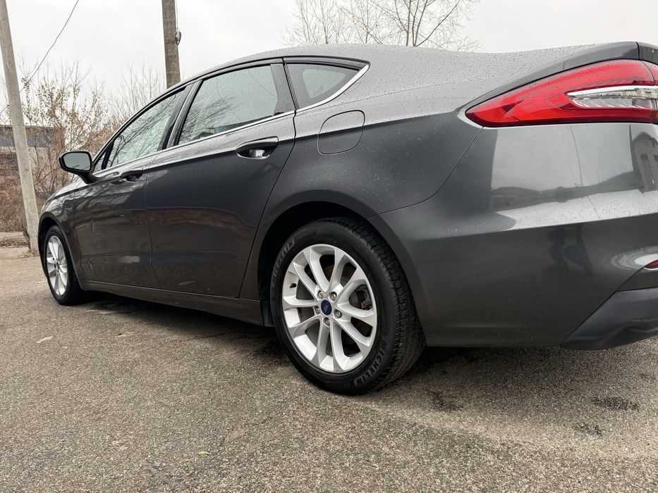 Ford fusion 2020рік
