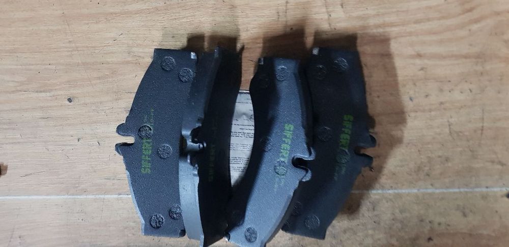 MERCEDES SPRINTER 408 410 412 414  KLOCKI HAMULCOWE PRZÓD