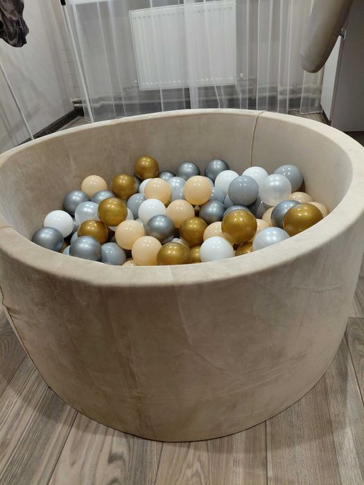 Продам сухий басейн з кульками
