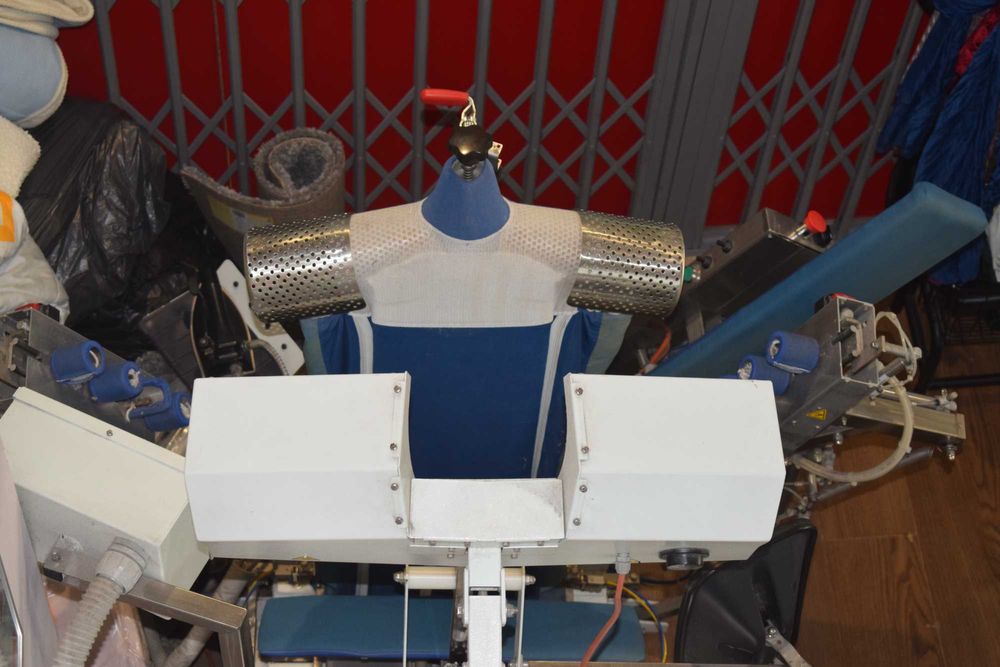 Máquina profissional COCCHI de passar camisas, casacos e blusões