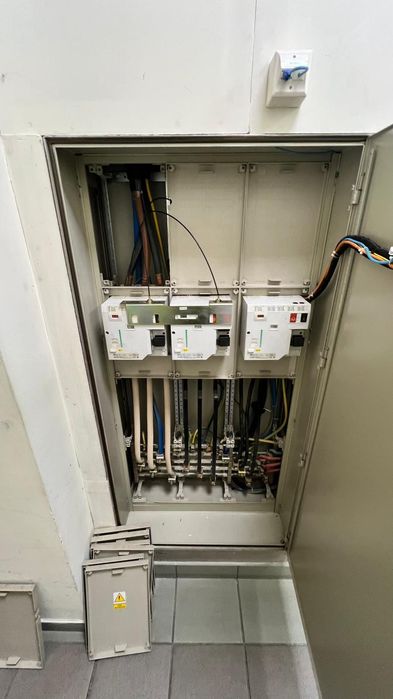 Usługi montaż instalacji elektrycznej automatyki domowej przemysłowej