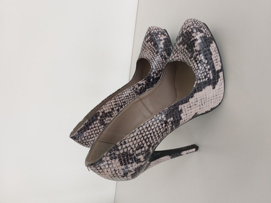 Buty czółenka skórzane Prima Moda w rozmiarze 39