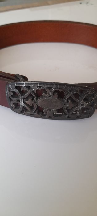 Cinto em couro "Ģuess"