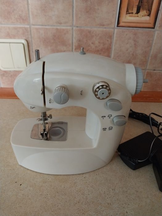 Швейна машинка міні