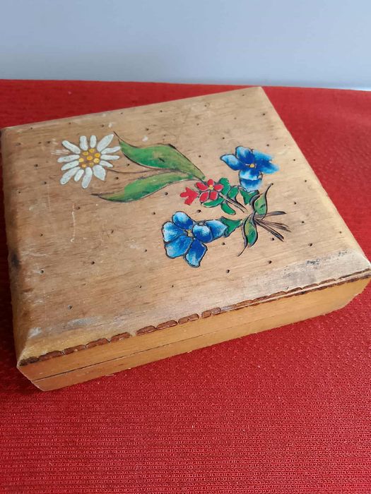 Drewniana szkatułka