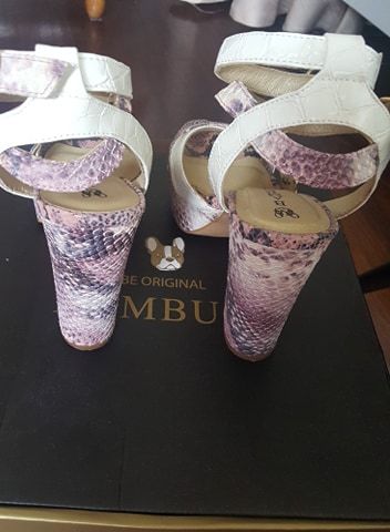 Sandálias Bamburi Novas e Botins Lança perfume