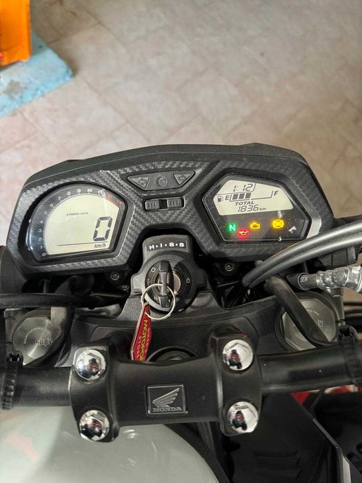 Honda CB650 F como nova