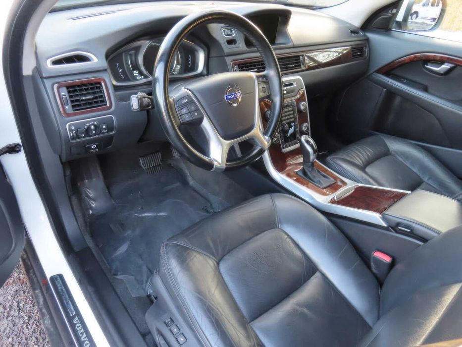 Volvo XC70      2015