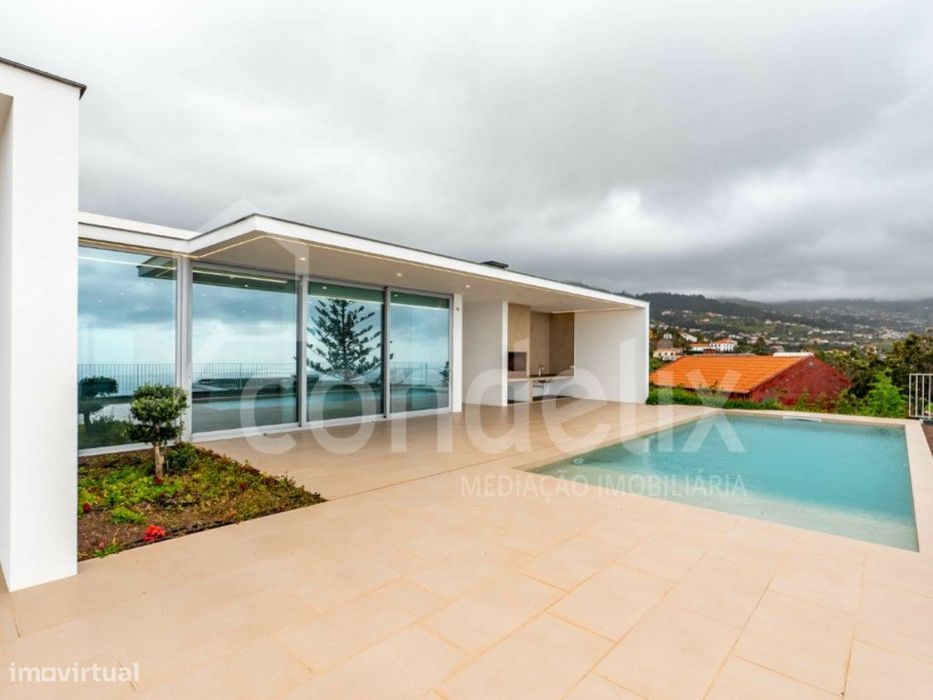 Moradia T4 Contemporânea Exclusiva | Estreito da Calheta