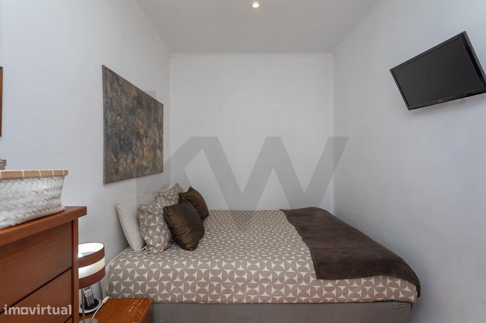 Vende-se T3 na Calçada de Santana com vista Rio Tejo e cidade Lisboa